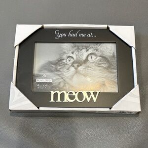 Malden Black and White Cat Frame
